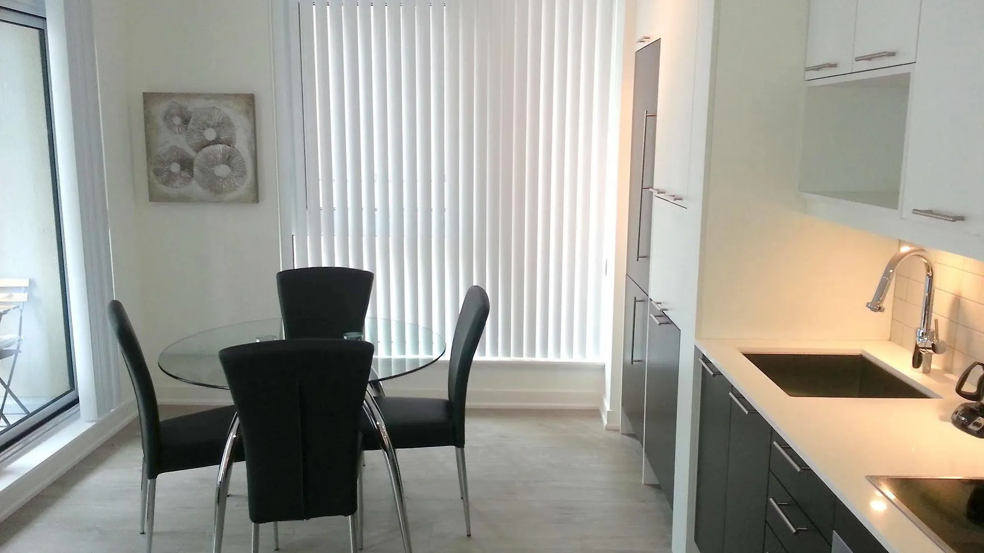 Apartment Suites On Simcoe