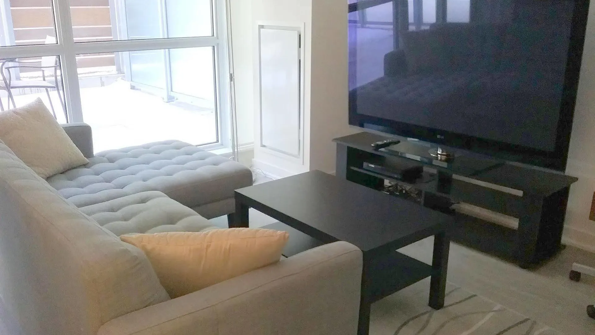 Suites On Simcoe Apartment Toronto