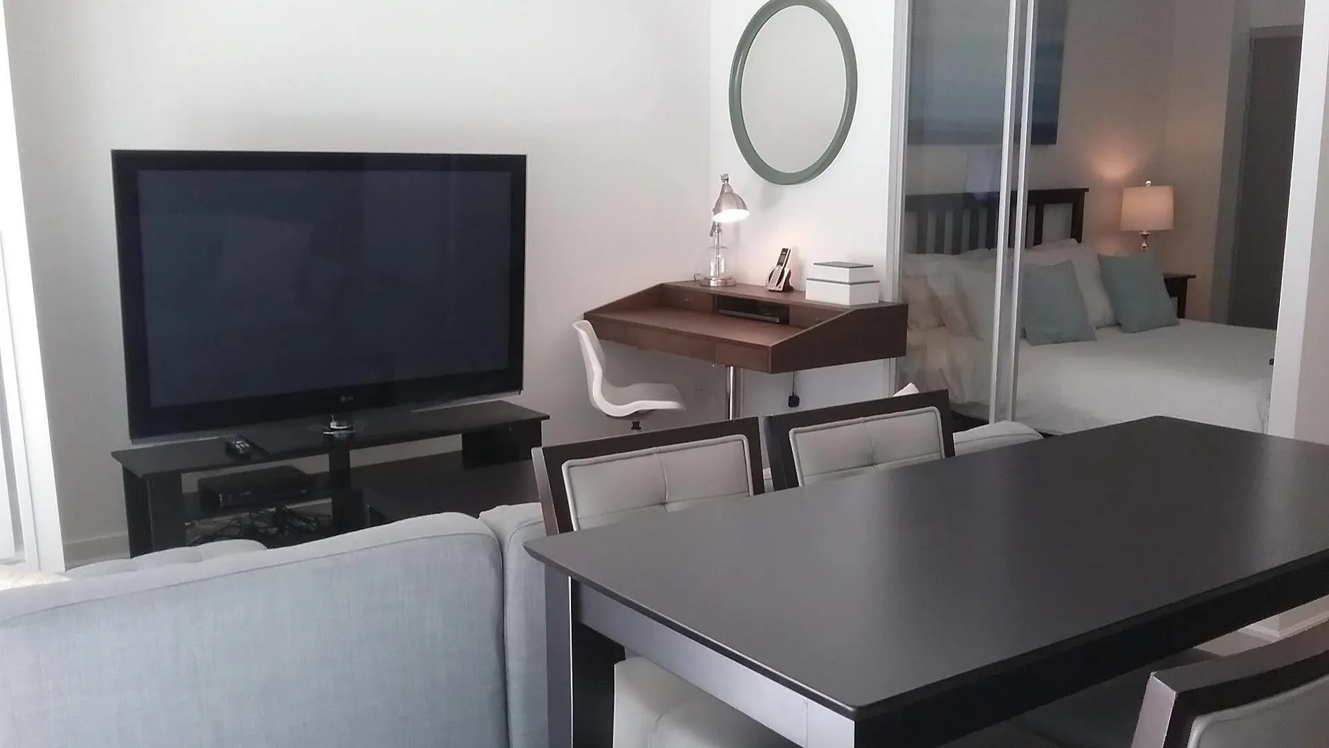 Suites On Simcoe 0*, Toronto