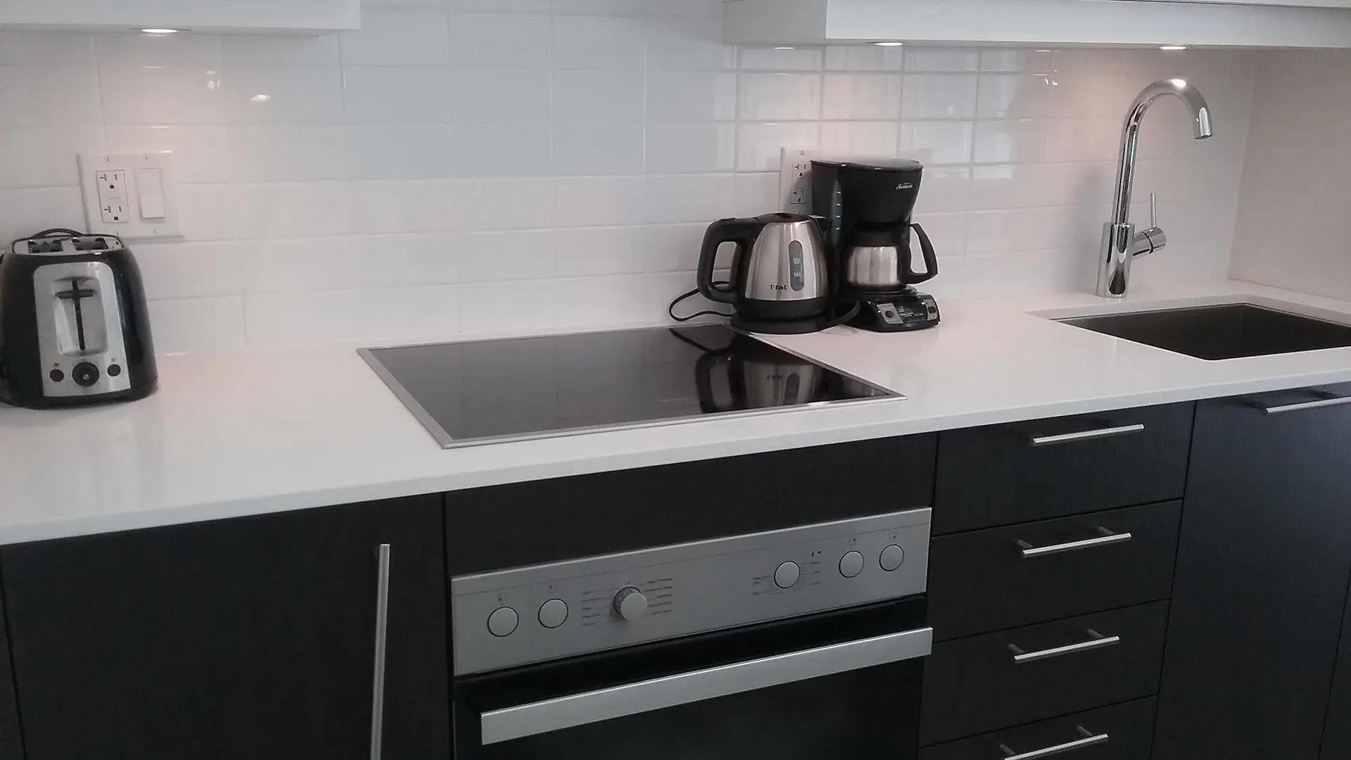 Suites On Simcoe Apartment