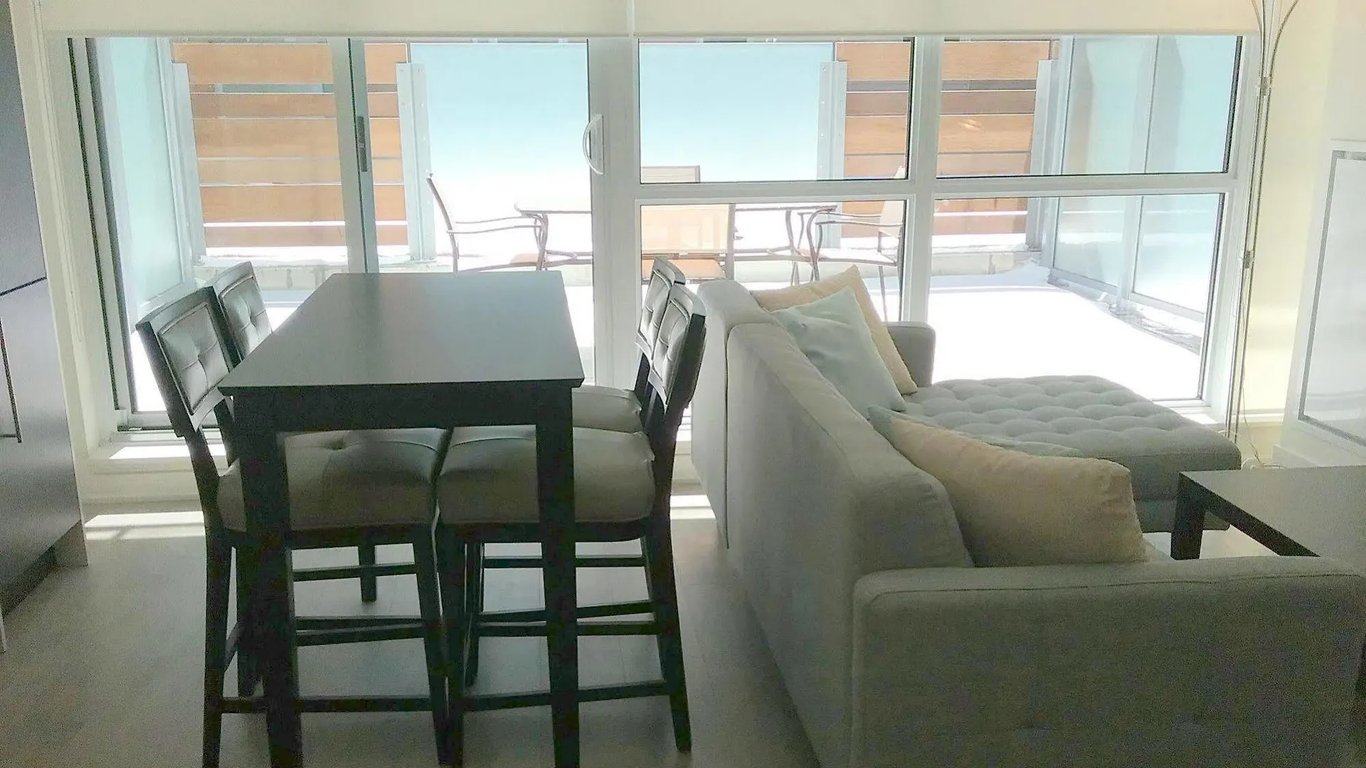 Suites On Simcoe Toronto