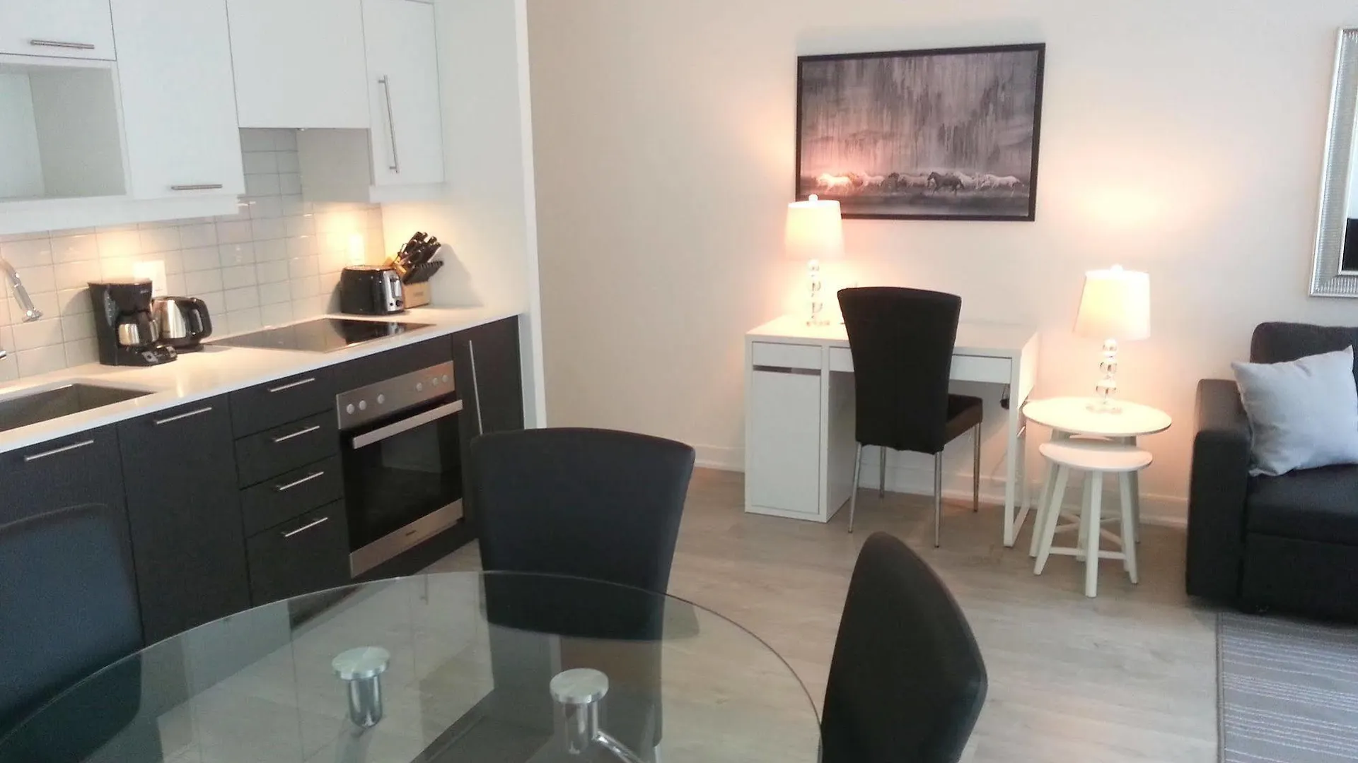 Suites On Simcoe Apartment