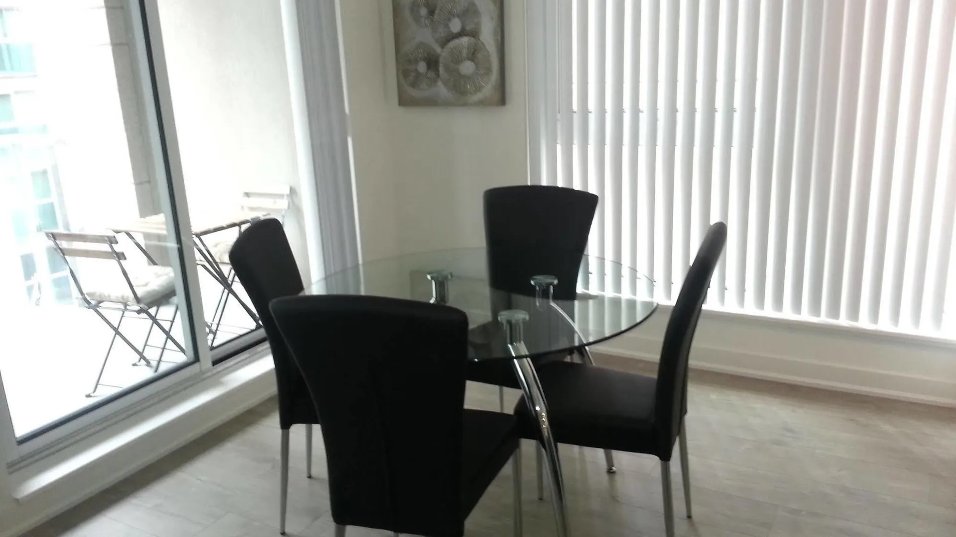 Suites On Simcoe Canada